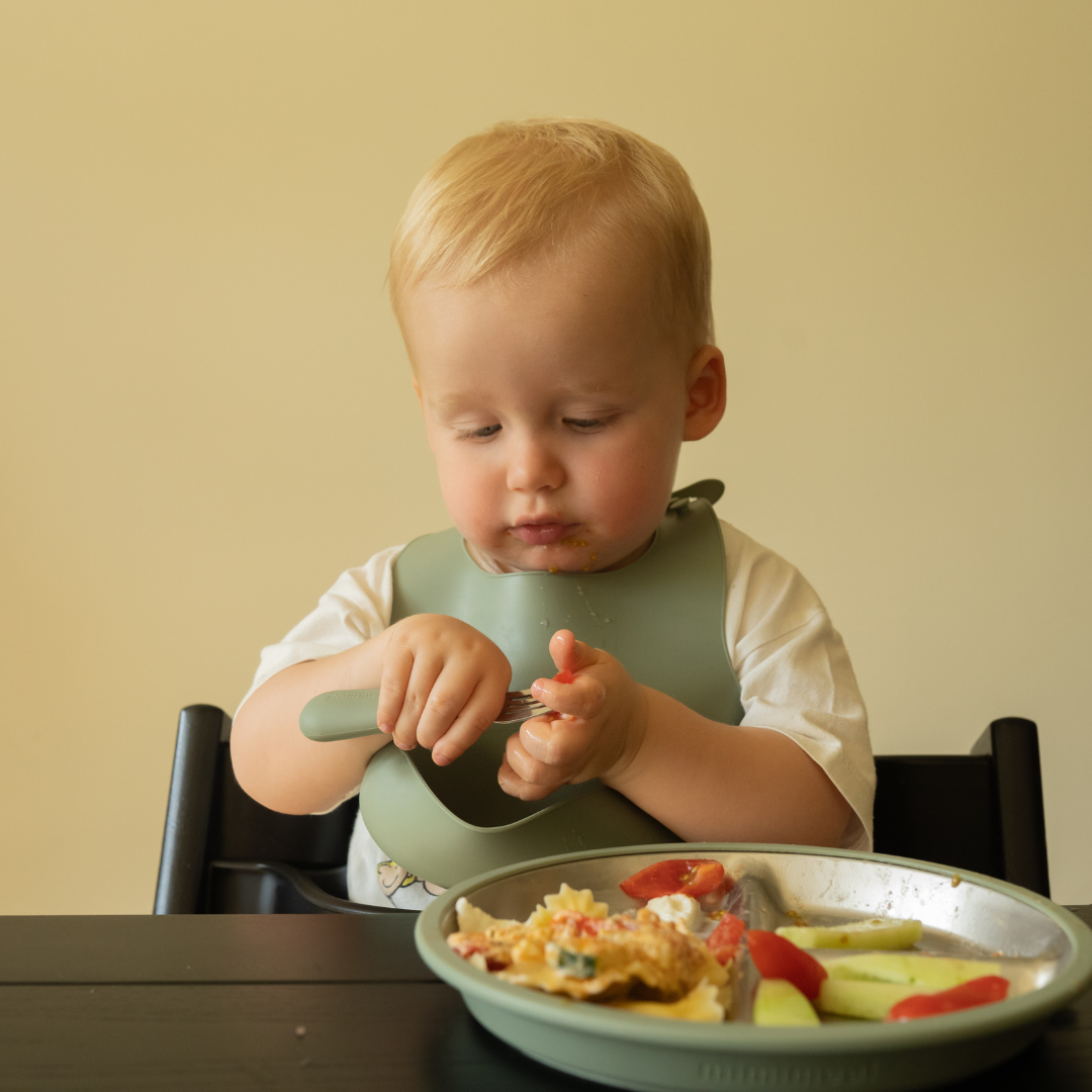 Is RVS beter dan bamboe kinderservies? Een eerlijke vergelijking